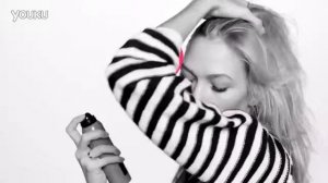 A video included 40 best scenes of Karlie Kloss.