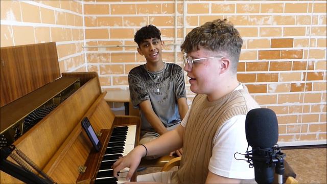 Petr Komínek a Pavel Ferenc-Anděl (Mirai cover) смотреть онлайн