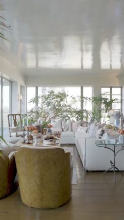 Marlo Thomas takes us on a tour of her Upper East Side apartment in NYC #interiordesign #shorts