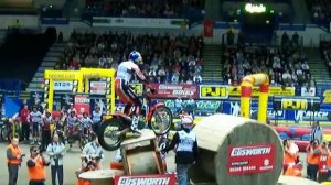 Dougie Lampkin cleans the cotton reels at the indoor world trials 2009
