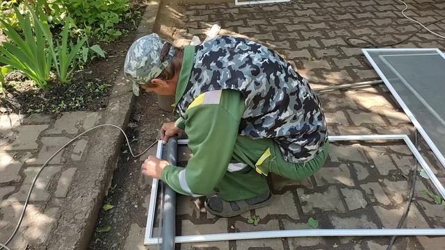 Экономная стройка. Замена москитной сетки. Работа в саду.