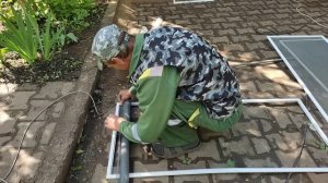 Экономная стройка. Замена москитной сетки. Работа в саду.