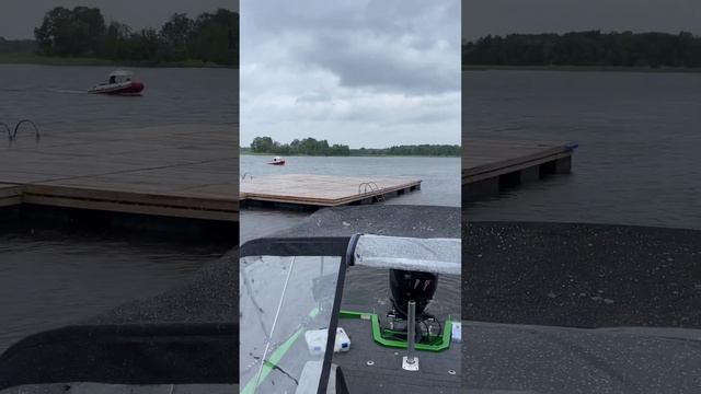Лодка с зонтом  #лодка #shorts #fishing #рыбалка #boat #boating #rain #дождь #топ #угар #смех