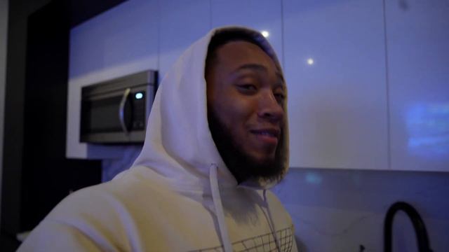 WHAT I EAT IN A DAY | SHREDDED CHEST WORKOUT смотреть онлайн