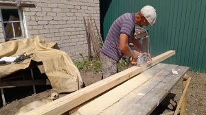 Убрали бройлеров.Переселили индюков.Сломался холодильник.Андрей делает сусеки,папа выкладывает стены