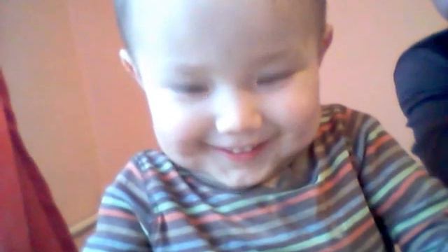 малышу из Казакстана 2 года а он говорит люблю
