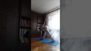 Урок математики онлайн у сына, урок йоги у мамы.