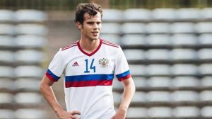 Артем Карпукас звезда полузащиты
