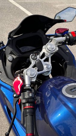 Электромотоцикл Yamaha V6-M – спортивный электромотоцикл стилизованый под Yamaha R3.