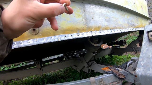 Тюнинг прогресс 2М - Клепание обводов полнотелыми клепками под молоток перфоратором.