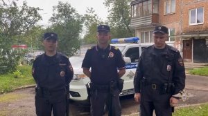 В Пскове сотрудники ППС полиции спасли жильцов многоквартирного дома из пожара