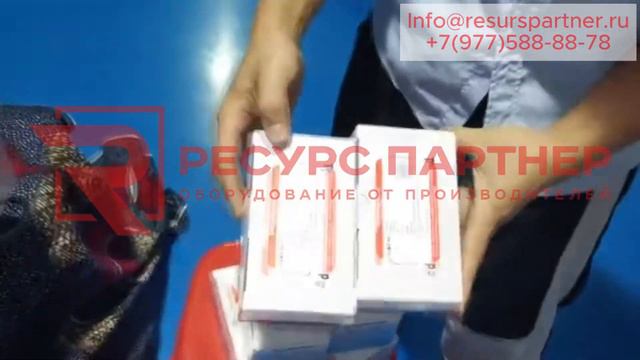 Нанесение этикетки на плоскую тару сверху