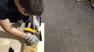 Как нарезать внутренний и внешний угол отлива. Как сделать угол на отливе. Отливы для цоколя