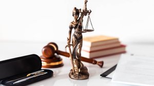 Суды стали бороться с «юристами-раздолжителями»