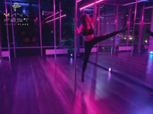 Какой он этот Pole dance Choreo или как по разному можно танцевать с пилоном. Студия Манифест.