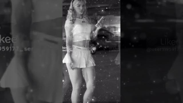 Танцующие девушки модницы.