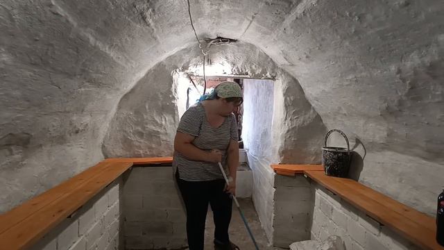 Обзор погреба после ремонта. Оцените результат). Заполняем погреб банками, а морозилку мясом.