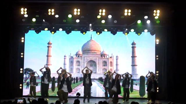 Хипхоп Индия. Инесса и Майя Назарян с косичками.