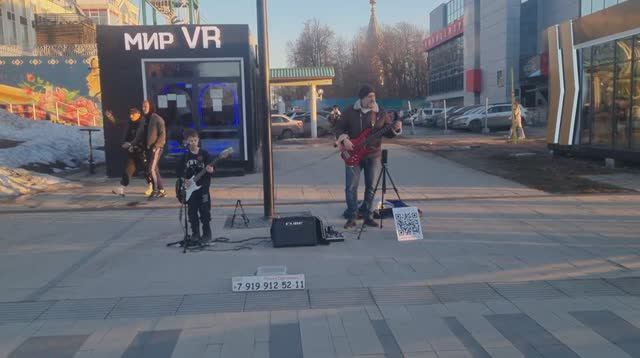 Лев и Папа - Пачка сигарет. Первый вылаз на улицу (11.04.2024)