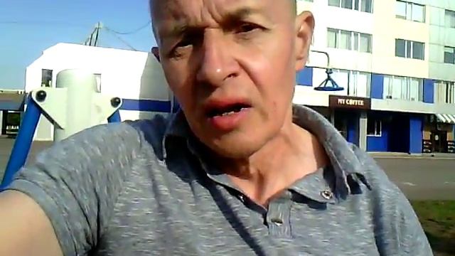 Кривой Рог Виктор на тренажерной площадке. смотреть онлайн