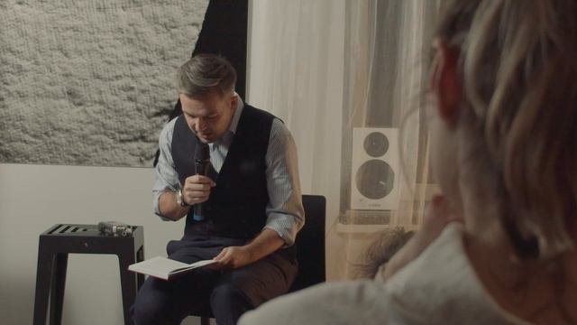 Саша Филипенко читает фрагмент романа 