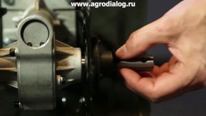 Аккумуляторный культиватор Greenworks G40TL – установка четырех фрез