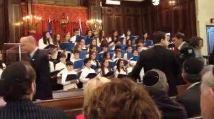 Akiva grade 6 sings for president Shimon Peres