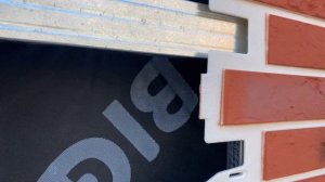 Отделка цоколя разного уровня. Монтаж фасадных панелей на цоколь