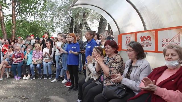 Общероссийский день библиотек. Флэшмоб "Обними библиотеку".