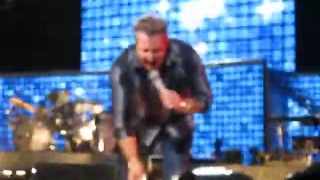 Rascal Flatts Unstoppable Tour 6-26-09 Bob That Head (Gary Levox) смотреть онлайн