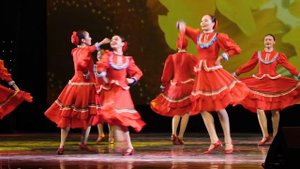 «Казачий танец», Ансамбль народного танца «Катюша» (Таиланд)