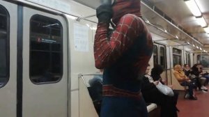 Человек паук в Московском метро