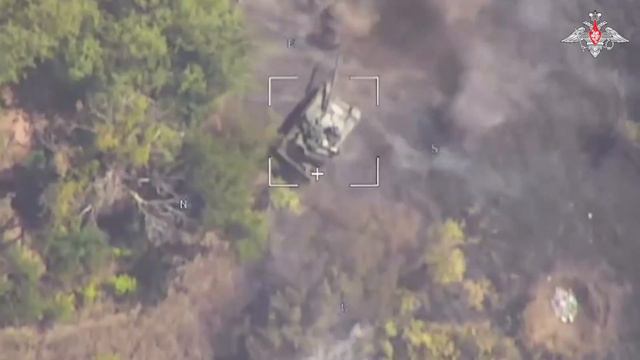 Уничтожение двух танков Т-64 ВСУ артиллерией и барражирующим боеприпасом «Ланцет»