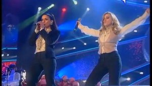 Paola e chiara Vamos a bailar live @L'Anno Che Verrà 2009