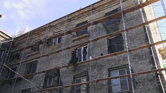 Жителям улицы Карла Маркса рассказали, когда завершится ремонт домов №8 и 11