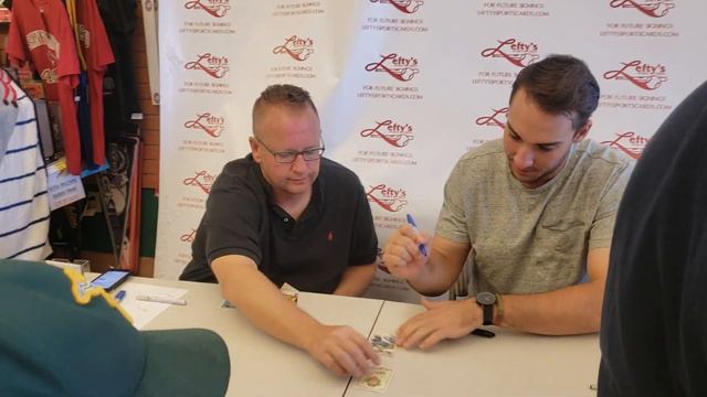Matt Olson Ramon Laureano signing my bobbleheads смотреть онлайн