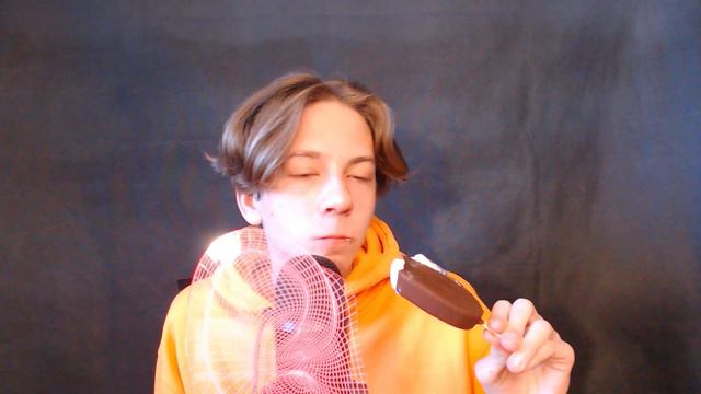 АСМР КУШАЮ МОРОЖЕНОЕ | ASMR EATING ICE CREAM