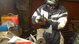 Дал новая жизнь старому ржавому топору