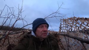 Сделал из лодки скрадок на песке, утки налетают в упор! Охота на утку с чучелами на реке Вычегда.