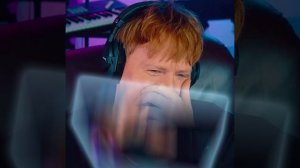 улыбается значит добрый