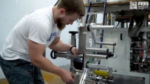 Автоматизируем линию и маркируем лутовские снеки аппликатором этикеток А-150