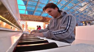 Interstellar Airport Piano Performance Paris Peter Buka
