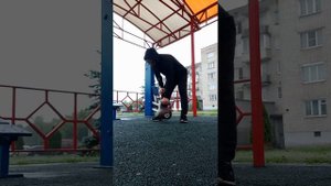 утро. дождь. с гирей под навесом
