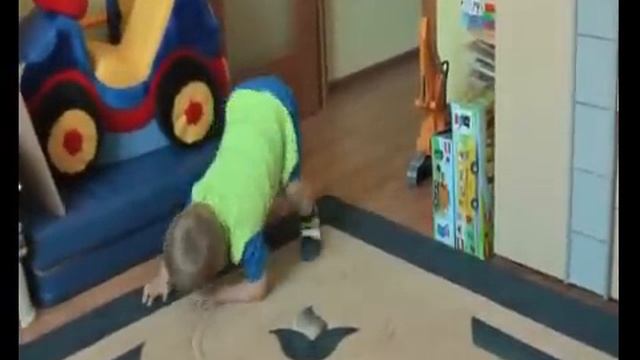 Рома, 2,3 занимается по комплекту Английский с пеленок