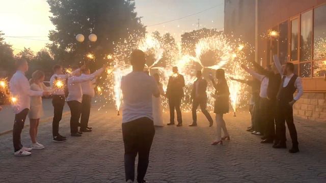 Холодные фонтаны и вертушки на завершение свадьбы | г. Новосибирск , "Гостиный двор"