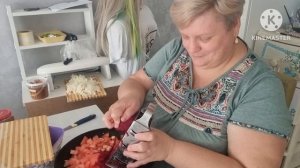 готовлю обед , борщ