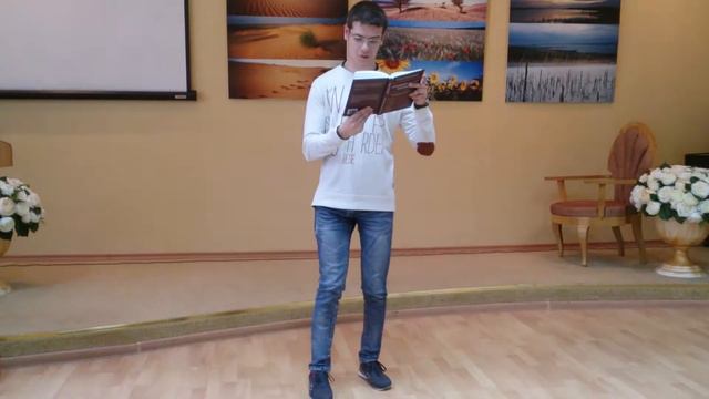 Артём Холаровский