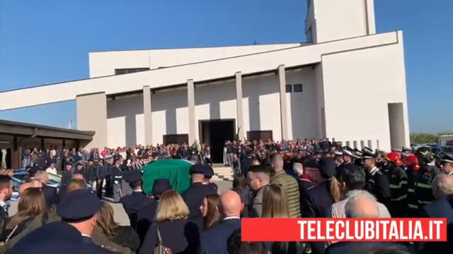 Giugliano, funerali del poliziotto Pierluigi Rotta ucciso a Trieste смотреть онлайн