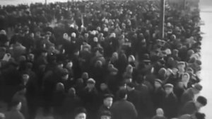 Массовые гуляния на Октябрьском мосту во время его открытия, 1955