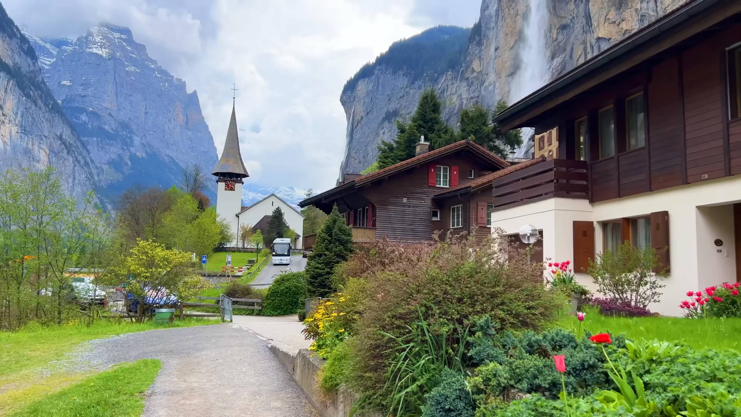 Лаутербруннен, Швейцария, пешеходная экскурсия 4K - самая красивая швейцарская деревня